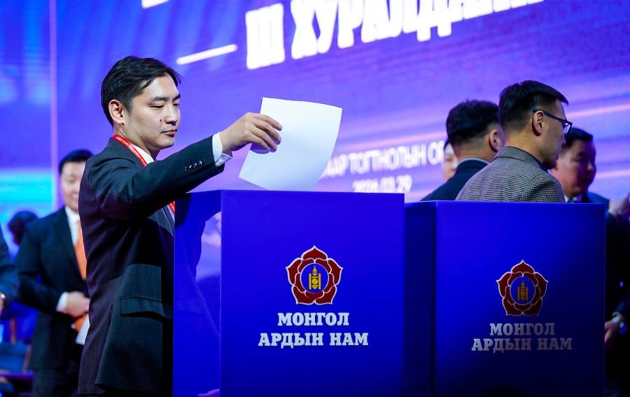 МАН-ын дарга Н.Учралыг Ерөнхий сайдад нэр дэвшүүлэхийг 99.7 хувийн саналаар дэмжив